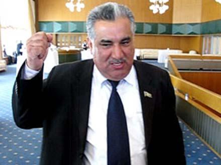 "DAŞKƏSƏNDƏ ƏHƏD ABIYEVİN KÜRƏYİNİ YERƏ VURUBLAR"