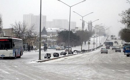 Bakı qara təslim oldu - Yenə də yollar bərbad haldadır