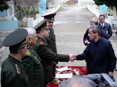 Sürpriz mahiyyətli əfv fərmanı verilə bilər - Hakimiyyət içində bu qərarın ertələnməsinə çalışanlar var