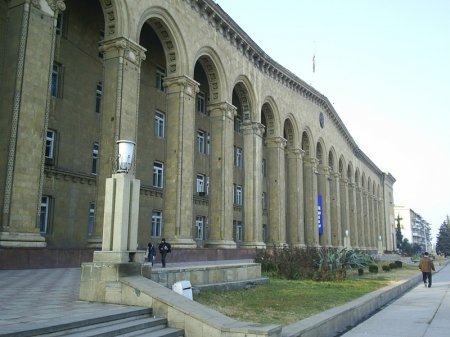 İcra başçısı ilə bostan əkənin tağı başında bitər - Gəncənin şefi iş adamına necə torba tikdi?