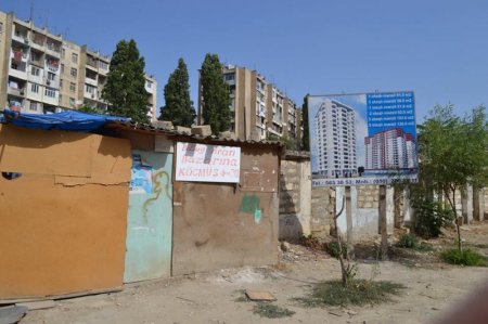 Bakının "Bolluq" bazarında bol zibil var...