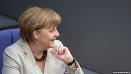 Merkel Putini Ukraynada separatçılara təzyiq göstərməyə səsləyir