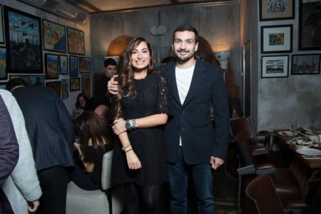 Arzu Əliyeva həyat yoldaşı ilə açılışda 