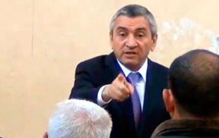 Adil Vəliyevin dünya-aləm vecinə deyil