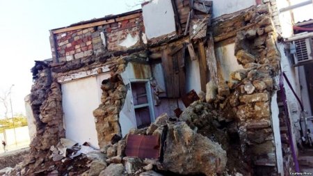 "Qapıya ağır texnika söykənsə də, evi tərk etməyəcəyik"