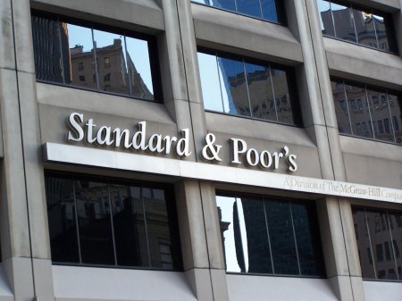 "Standart & Poor's" Qətərin reytinqini aşağı salıb