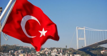 Türkiyə ordusunun 10 generalı rütbədən məhrum edilib