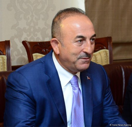 Mövlud Çavuşoğlu Qətər XİN rəhbəri ilə telefon danışığı keçirib