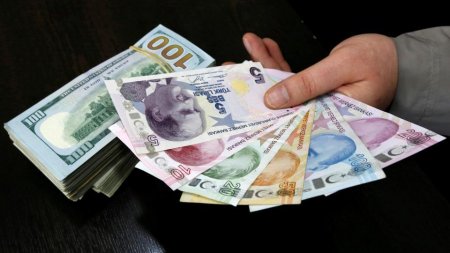 Türkiyədə dolların məzənnəsi 5,7 lirədən aşağı düşüb