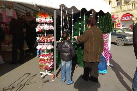 Bakı Şəhər İcra Hakimiyyətinin çadırında yenə də pirotexniki vasitə satılır...