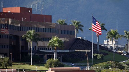 ABŞ Venesueladakı bütün diplomatlarını geri çağırır