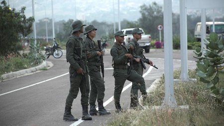 Venesuelanın 40 hərbçisi Kolumbiya ilə sərhədi pozub