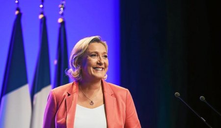 Le Pen Fransa parlamentini buraxmağa çağırıb