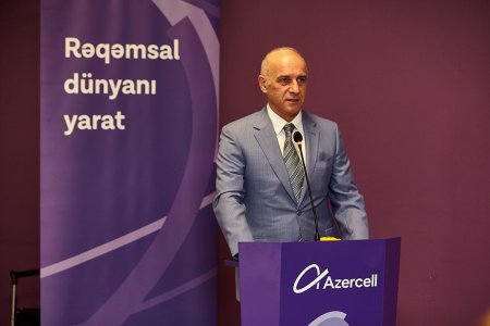 Azercell jurnalistlər üçün təşkil edilən ingilis dili kurslarının qaliblərini mükafatlandırıb