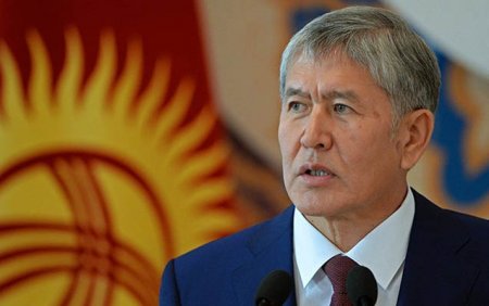 Atambayev Qırğızıstan Prezidentini istefa verməyə çağırdı