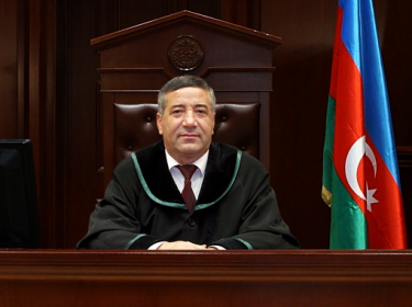 Gəncə məhkəməsində nələr baş verir?