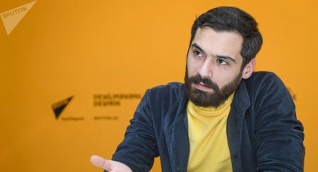 "Hansısa ədibə il elan etmək büdcədən pul silməkdən başqa bir şey deyil"