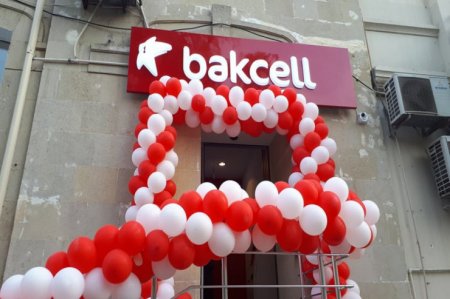 "Bakcell" yeni konsepsiyalı satış və xidmət mərkəzini istifadəyə verib