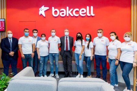 "Bakcell" Bakının mərkəzində yenilənmiş konsept mağazasını təqdim edib