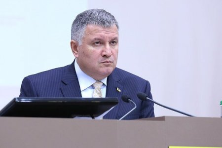 Arsen Avakov Ermənistanı Rusiyadan qırılmağa çağırır