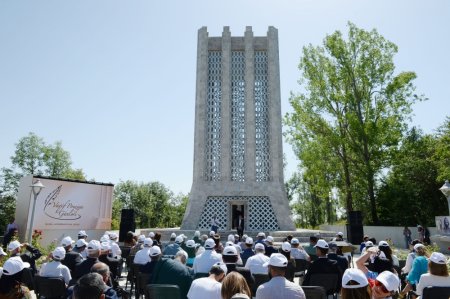 Yazarlar Şuşada yeyib-içib dava salıb?