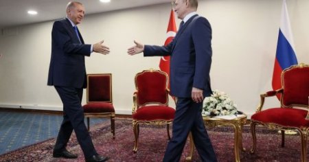 Putin Ərdoğandan 50 saniyəlik ayaqda gözlətmənin qisasınımı aldı? 