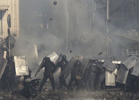 “Berkut” xüsusi təyinatlı polis dəstəsi yenidən «Maydan»a hücuma keçib