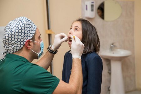 Mobil Diş Klinikası pulsuz yardımı davam etdirir