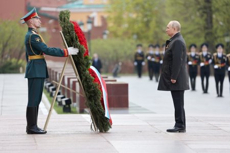 Putinin paraddakı şüarı: "Mən hələ uduzmamışam"