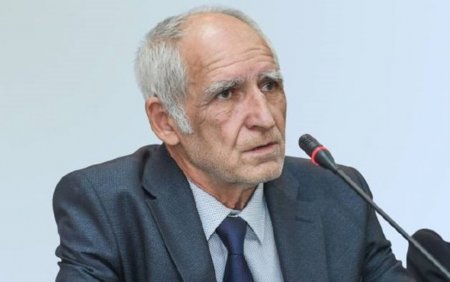 “Qabağa gedirsən bic qardaş, dala qalırsan gic qardaş”