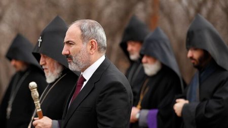 Paşinyan ilə kilsə arasında qarşıdurma açıq müstəviyə keçib