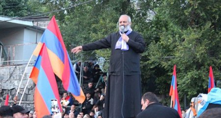 Moskvadan Srbazana “stavka” və iflas: keşişlə bağlı plan dəyişdi