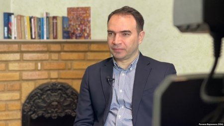 Keçmiş diplomat 2 maddə ilə ittiham olunur