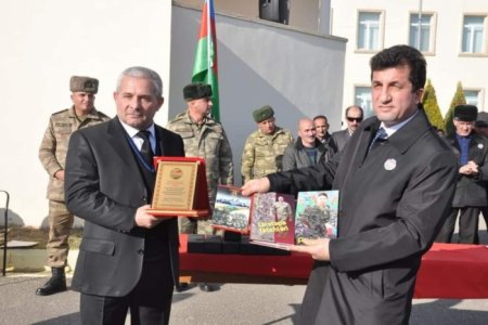 Qanunsuzluq: İki müharibənin veteranı məktəb direktoru ilə bacarmır 