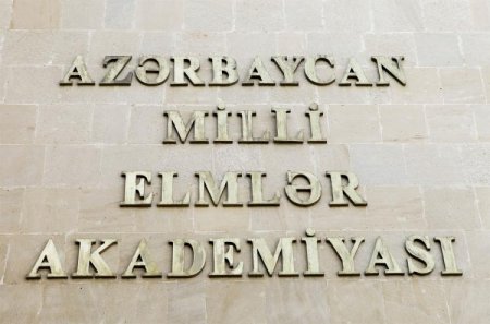 Alimlər `ƏLƏKDƏN KEÇİRİLİR`: İllər öncə elmi ad alanları nə gözləyir?