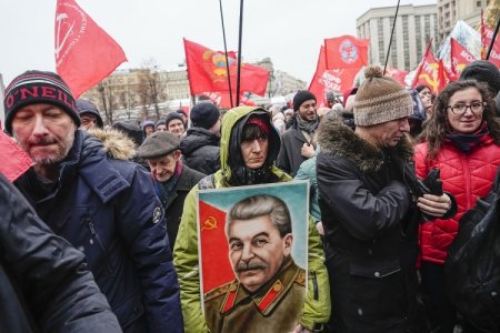 Doğrudanmı ruslar "əli qanlı" Stalinə pərəstiş edirlər?