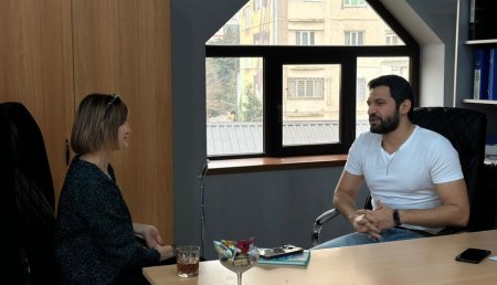 "Bizim millət özündən başqa hamını çox sevir, özünü əzir"