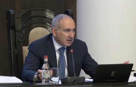 Paşinyan qondarma soyqırımını konstitusiyadan çıxarır?
