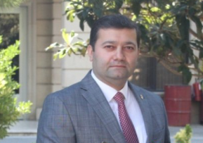 Rövşən Nəcəf idarə rəisini işdən çıxardı