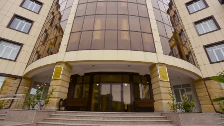 Bu universitetin məzunları diplomlarını ala bilmir