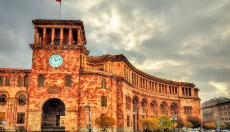 Paşinyan nə üçün separatçı tör-töküntülərin əl-ayağını yığmır?