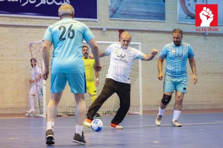 Məsud Pezeşkian futbol oynadı