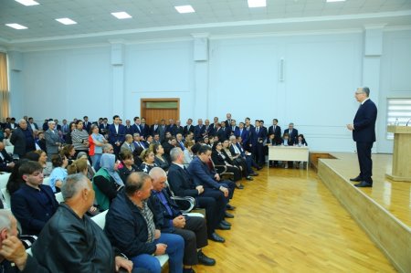 Eldar Əzizov Biləcəridə sakinlərin problemlərini dinləyib