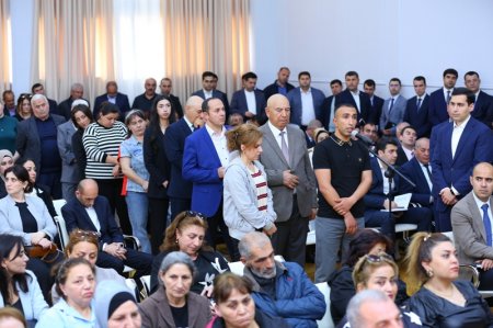 Eldar Əzizov Biləcəridə sakinlərin problemlərini dinləyib