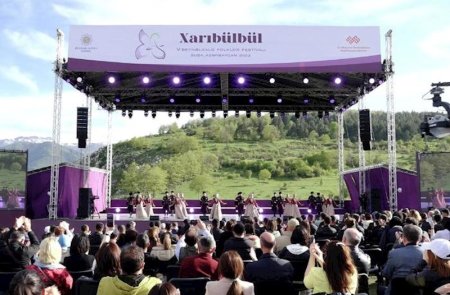 Nazirlik “Xarıbülbül” Festivalının keçirilməsi üçün bu şirkətə 1,9 milyon manat verəcək Nazirlik “Xarıbülbül” Festivalının keçirilməsi üçün bu şirkətə 1,9 milyon manat verəcək