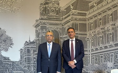 İtaliya səfiri Eldar Əzizovla Neapolla qardaşlaşma əlaqələrinin gücləndirilməsini müzakirə edib